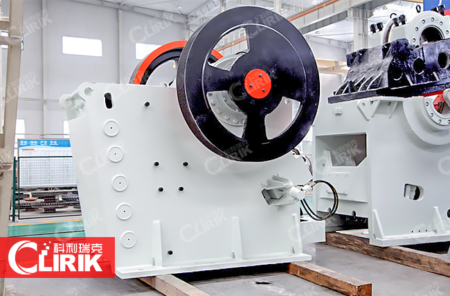 一臺(tái)小型碎石機(jī)的成本大概是多少?